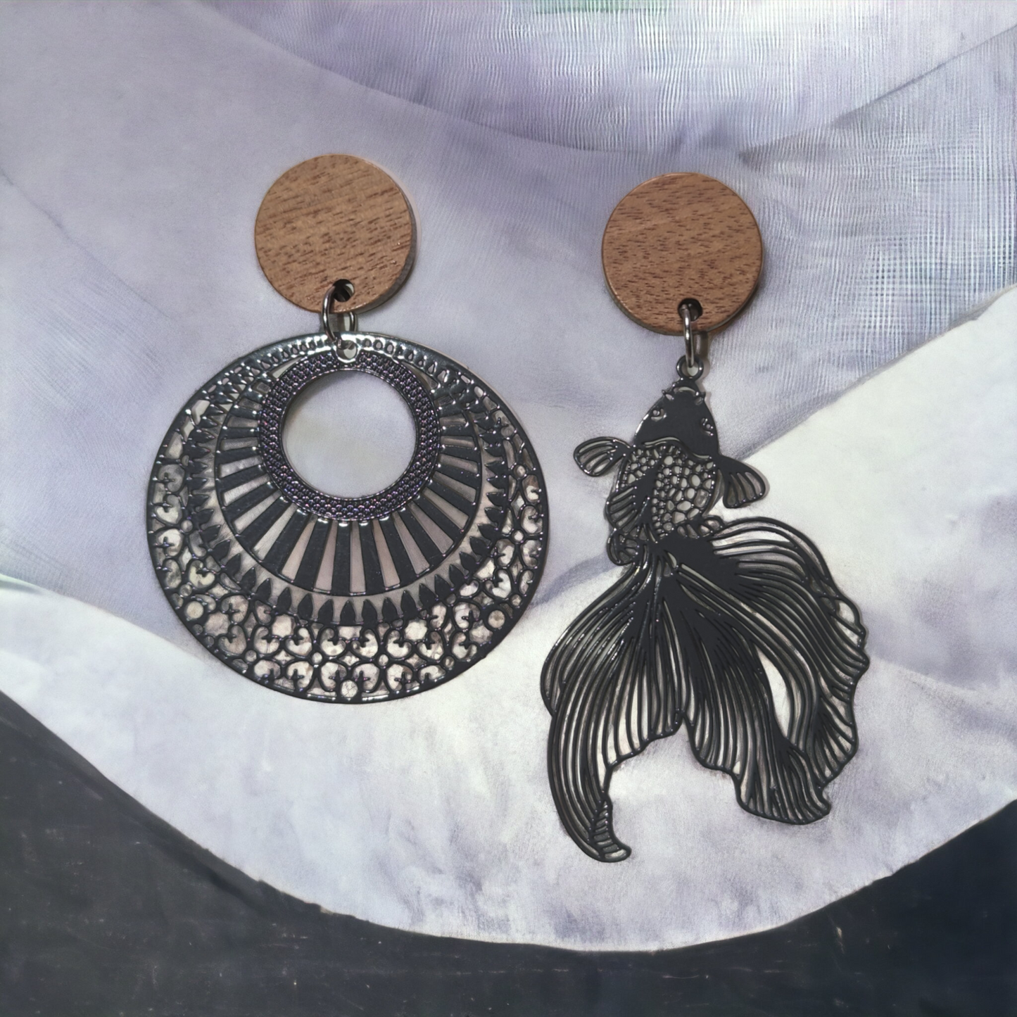 Boucles d'oreilles asymétriques